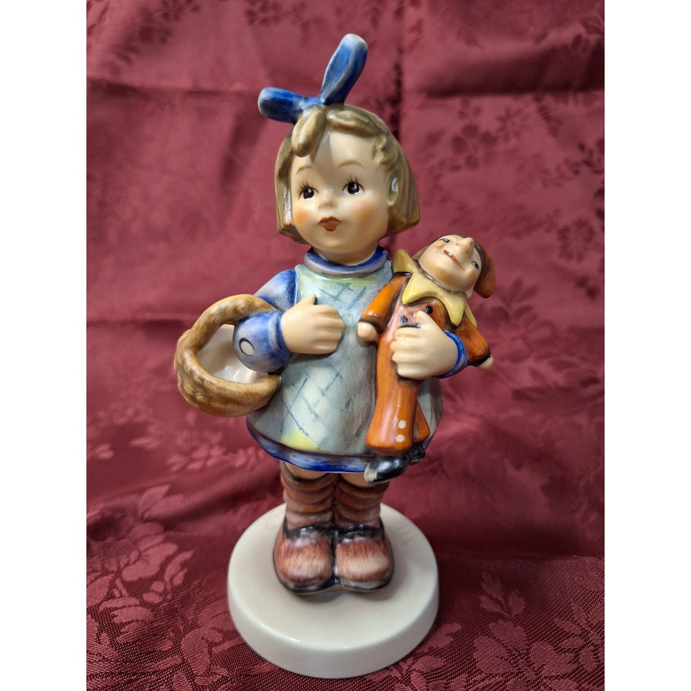 Goebel Hummel Figurine 1981 Special Edition No 7 Members Only West Germany TMK6